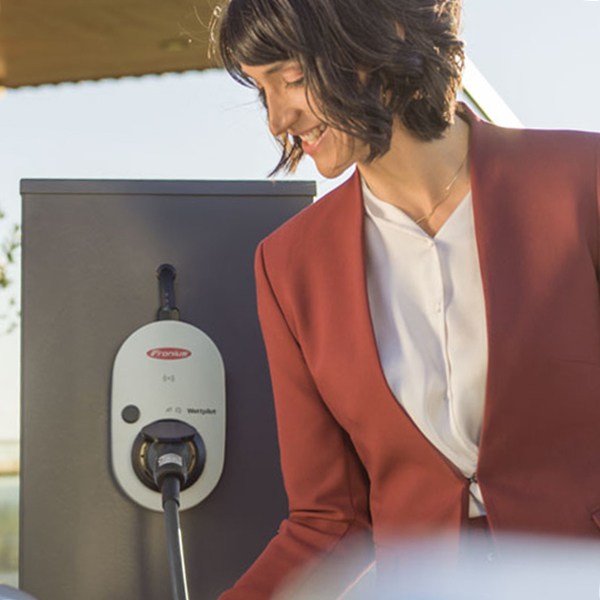 fronius-elektromos-auto-toltoa-hasznalat-kozben